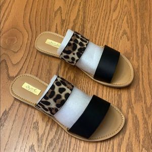 NWOT - Qupid Flat Sandals - Size 6